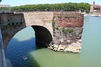 La pile du Pont Couvert de la Daurade, avant restauration