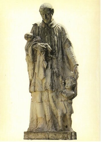 13 - Saint Vincent de Paul, statue