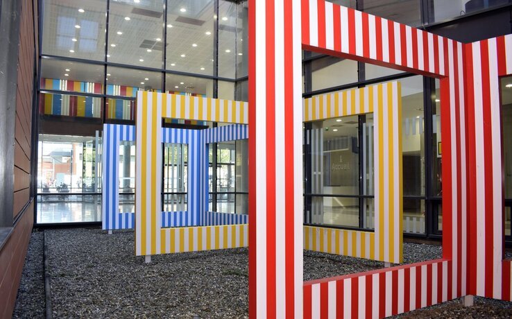 Œuvres de Daniel Buren dans le Bâtiment URM