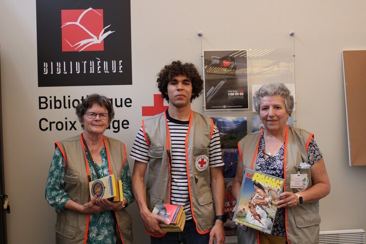 Des bénévoles de la bibliothèque de la Croix-Rouge au CHU de Toulouse