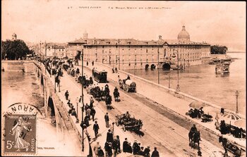 Les fameuses bandes blanches … présentes sur cette carte postale de 1906 !